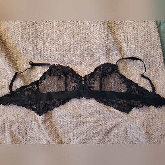 B.tempt'd wireless bra size large lace bralett - Picture 7 of 9